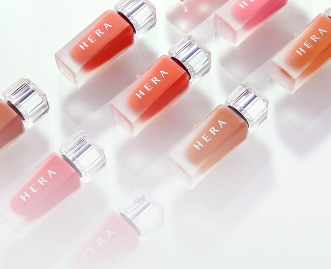 Don't have time for a full redo? Our simple 5-step guide shows you how to seamlessly transform your daytime makeup into a stunning evening look. Learn the quick tricks and product swaps that take you from work-ready chic to night-out glam in minutes.